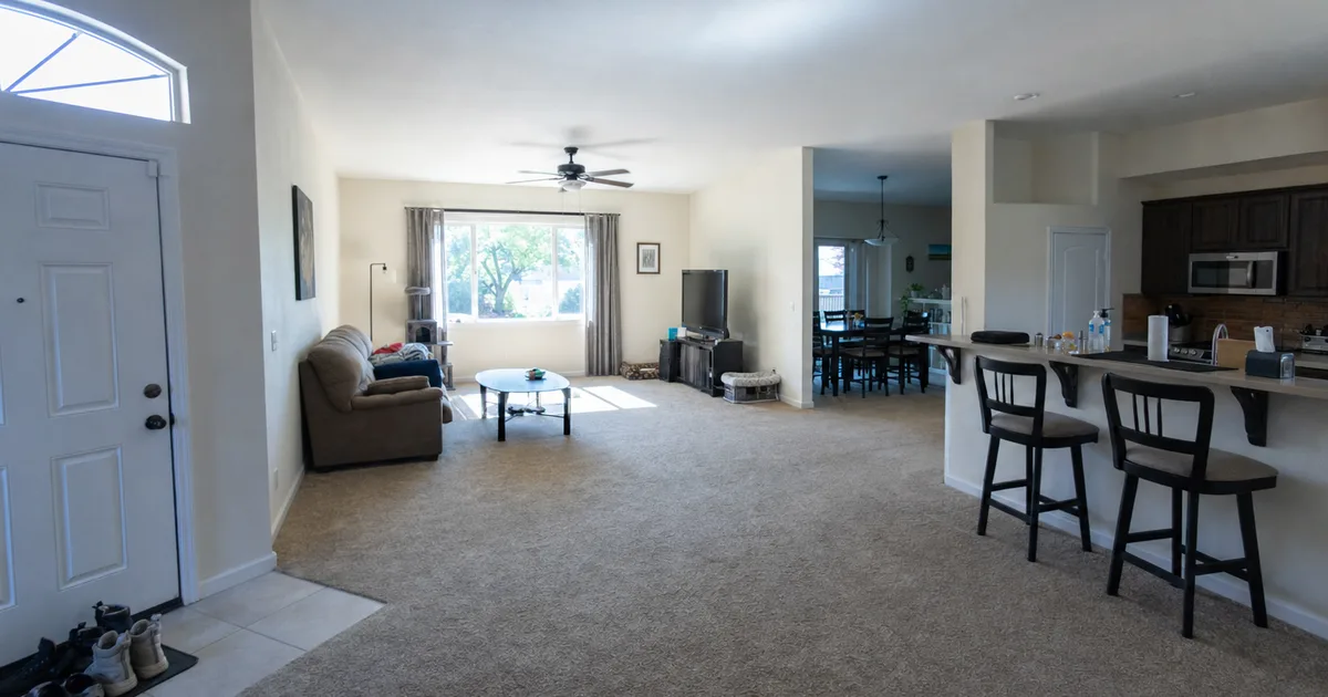 A Home Interior With Carpet in Torrance, CA